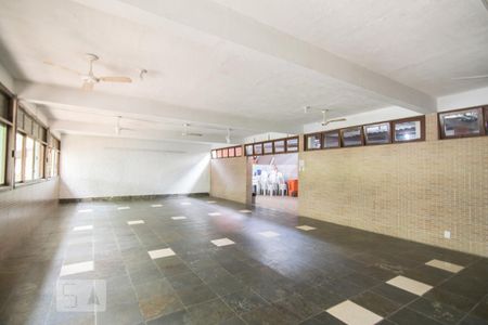 Casa de condomínio para alugar com 118m², 3 quartos e 2 vagas Casa de condomínio para alugar com 118m², 3 quartos e 2 vagasCondomínio