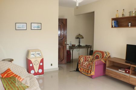 Sala de apartamento para alugar com 1 quarto, 42m² em Pechincha, Rio de Janeiro
