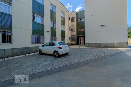 Garagem de apartamento para alugar com 2 quartos, 45m² em Santa Tereza, Belo Horizonte