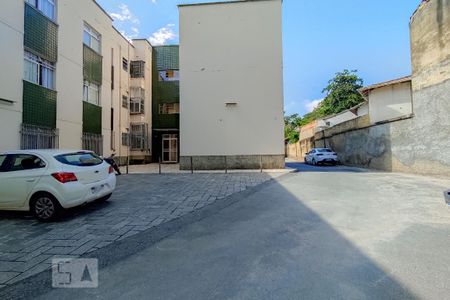 Garagem de apartamento para alugar com 2 quartos, 45m² em Santa Tereza, Belo Horizonte