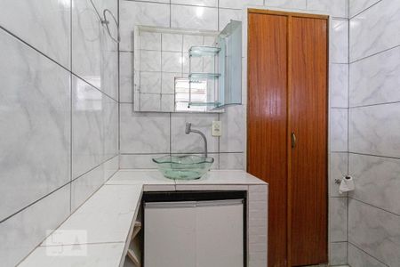 Banheiro de casa para alugar com 1 quarto, 80m² em Conceição, Osasco