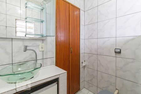 Banheiro de casa para alugar com 1 quarto, 80m² em Conceição, Osasco