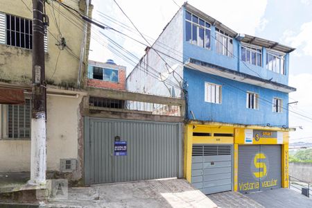 Fachada de casa para alugar com 1 quarto, 80m² em Conceição, Osasco