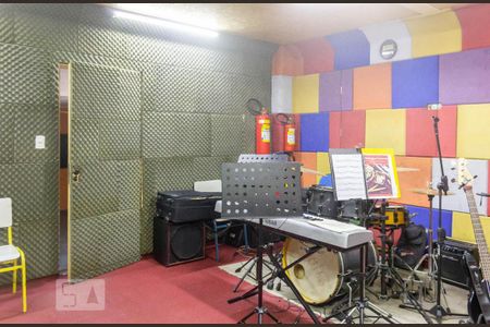 Casa à venda com 285m², 3 quartos e 3 vagas Casa à venda com 285m², 3 quartos e 3 vagasEstúdio