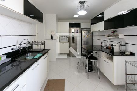 Apartamento para alugar com 205m², 3 quartos e 2 vagas Apartamento para alugar com 205m², 3 quartos e 2 vagasCozinha