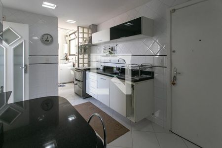 Apartamento para alugar com 205m², 3 quartos e 2 vagas Apartamento para alugar com 205m², 3 quartos e 2 vagasCozinha