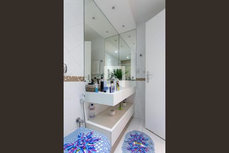 Apartamento para alugar com 205m², 3 quartos e 2 vagas Apartamento para alugar com 205m², 3 quartos e 2 vagasBanheiro da Suíte 1