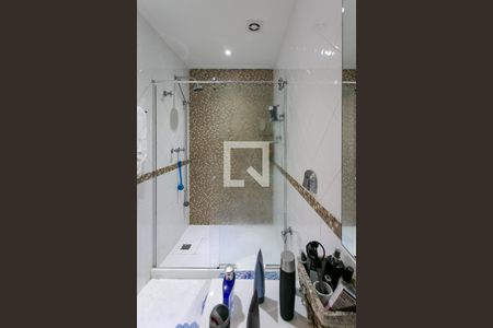 Apartamento para alugar com 205m², 3 quartos e 2 vagas Apartamento para alugar com 205m², 3 quartos e 2 vagasBanheiro da Suíte 1