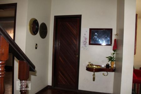 Lavabo de casa para alugar com 3 quartos, 207m² em Vila Virginia, Itaquaquecetuba