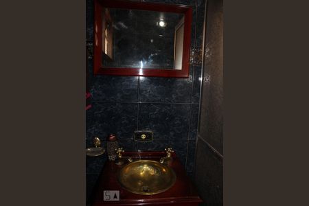 Banheiro - Torneira de casa para alugar com 3 quartos, 207m² em Vila Virginia, Itaquaquecetuba