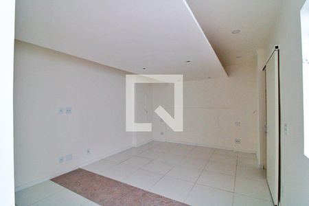 Sala de casa para alugar com 2 quartos, 145m² em Arraial Paulista, Taboão da Serra