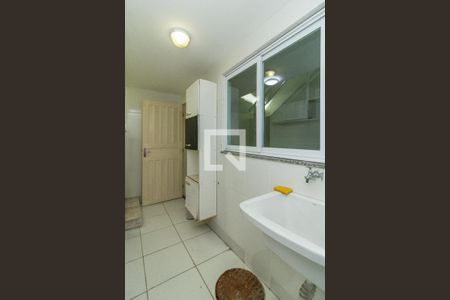 Casa à venda com 180m², 2 quartos e 1 vagaÁrea de Serviço