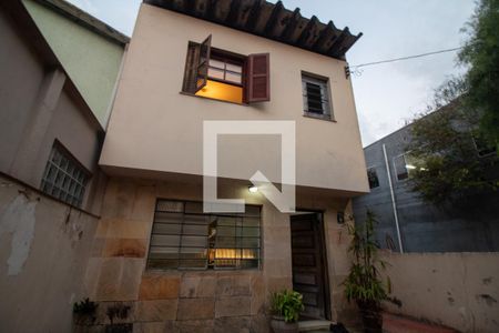 Casa à venda com 87m², 2 quartos e 1 vaga Casa à venda com 87m², 2 quartos e 1 vagaFachada