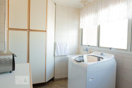 Apartamento à venda com 150m², 3 quartos e 2 vagas Apartamento à venda com 150m², 3 quartos e 2 vagasLavanderia