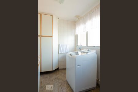 Apartamento à venda com 150m², 3 quartos e 2 vagas Apartamento à venda com 150m², 3 quartos e 2 vagasLavanderia