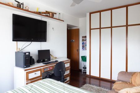 Apartamento à venda com 150m², 3 quartos e 2 vagas Apartamento à venda com 150m², 3 quartos e 2 vagasSuite 3