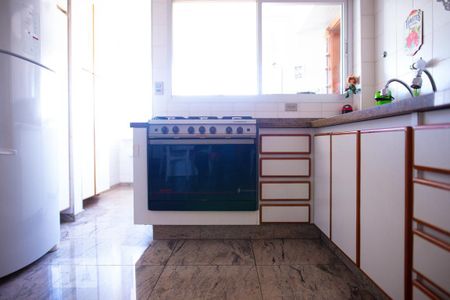 Apartamento à venda com 150m², 3 quartos e 2 vagas Apartamento à venda com 150m², 3 quartos e 2 vagasCozinha