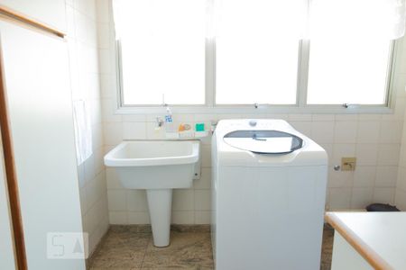 Apartamento à venda com 150m², 3 quartos e 2 vagas Apartamento à venda com 150m², 3 quartos e 2 vagasLavanderia