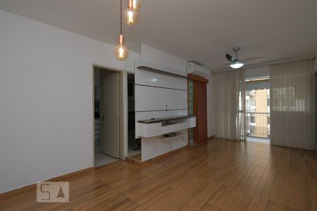 Sala de apartamento para alugar com 2 quartos, 76m² em Maracanã, Rio de Janeiro