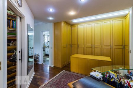 Apartamento à venda com 252m², 4 quartos e 3 vagasQuarto