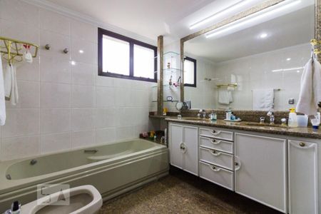 Apartamento à venda com 252m², 4 quartos e 3 vagasBanheiro