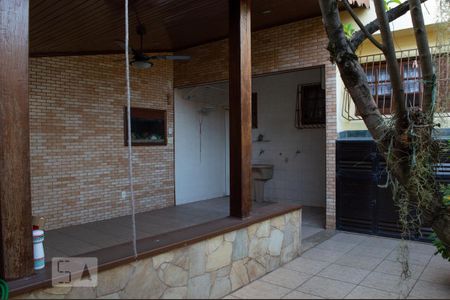 Casa de condomínio para alugar com 180m², 3 quartos e 3 vagas Casa de condomínio para alugar com 180m², 3 quartos e 3 vagasQuintal