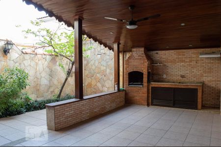Casa de condomínio para alugar com 180m², 3 quartos e 3 vagas Casa de condomínio para alugar com 180m², 3 quartos e 3 vagasQuintal