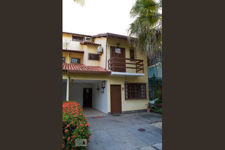 Fachada de casa de condomínio para alugar com 3 quartos, 180m² em Campo Grande, Rio de Janeiro