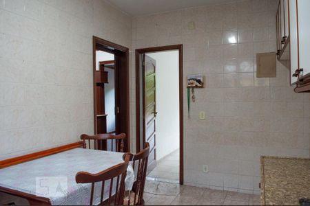Casa de condomínio para alugar com 180m², 3 quartos e 3 vagas Casa de condomínio para alugar com 180m², 3 quartos e 3 vagasCozinha