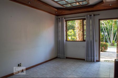 Casa de condomínio para alugar com 180m², 3 quartos e 3 vagas Casa de condomínio para alugar com 180m², 3 quartos e 3 vagasSala