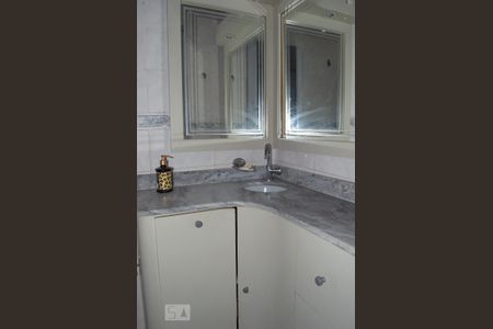 Casa de condomínio para alugar com 180m², 3 quartos e 3 vagas Casa de condomínio para alugar com 180m², 3 quartos e 3 vagasBanheiro da Suíte