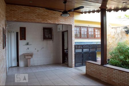 Casa de condomínio para alugar com 180m², 3 quartos e 3 vagas Casa de condomínio para alugar com 180m², 3 quartos e 3 vagasQuintal