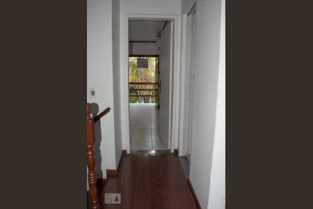Casa de condomínio para alugar com 180m², 3 quartos e 3 vagas Casa de condomínio para alugar com 180m², 3 quartos e 3 vagasCorredor