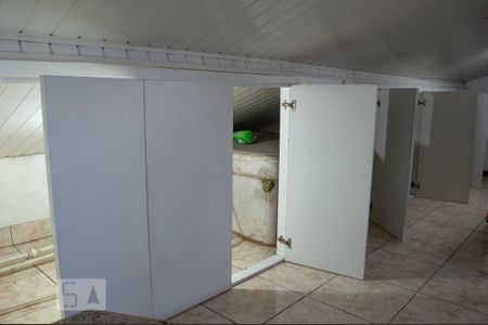Casa de condomínio para alugar com 180m², 3 quartos e 3 vagas Casa de condomínio para alugar com 180m², 3 quartos e 3 vagasSala de Televisão - Armários