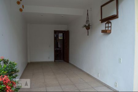 Casa de condomínio para alugar com 180m², 3 quartos e 3 vagas Casa de condomínio para alugar com 180m², 3 quartos e 3 vagasGaragem
