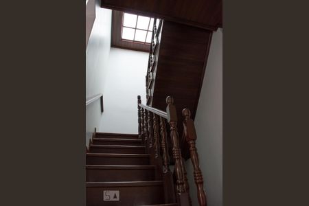 Casa de condomínio para alugar com 180m², 3 quartos e 3 vagas Casa de condomínio para alugar com 180m², 3 quartos e 3 vagasEscadas