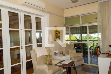 Apartamento à venda com 250m², 4 quartos e 2 vagas Apartamento à venda com 250m², 4 quartos e 2 vagasQuarto 2