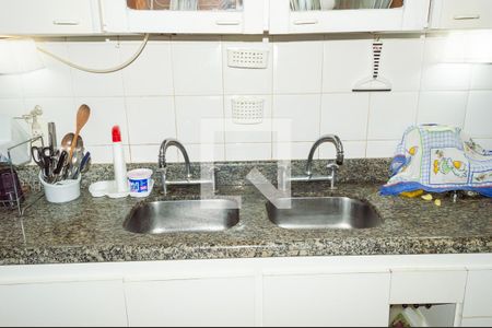 Apartamento à venda com 250m², 4 quartos e 2 vagas Apartamento à venda com 250m², 4 quartos e 2 vagasDetalhe cozinha