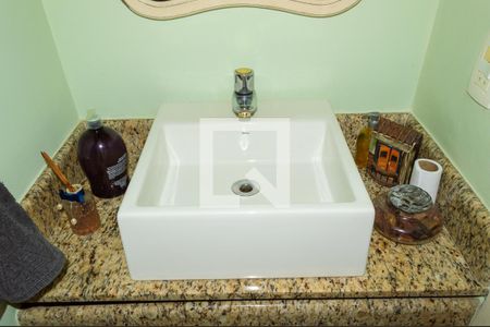 Apartamento à venda com 250m², 4 quartos e 2 vagas Apartamento à venda com 250m², 4 quartos e 2 vagasLavabo detalhe