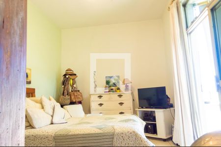 Apartamento à venda com 250m², 4 quartos e 2 vagas Apartamento à venda com 250m², 4 quartos e 2 vagasQuarto 1 suite