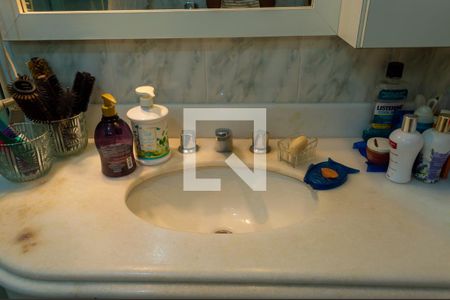 Apartamento à venda com 250m², 4 quartos e 2 vagas Apartamento à venda com 250m², 4 quartos e 2 vagasBanheiro da Suíte 1 detalhe