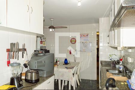 Apartamento à venda com 250m², 4 quartos e 2 vagas Apartamento à venda com 250m², 4 quartos e 2 vagasCozinha