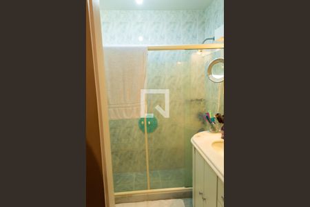 Apartamento à venda com 250m², 4 quartos e 2 vagas Apartamento à venda com 250m², 4 quartos e 2 vagasBanheiro da Suíte 1