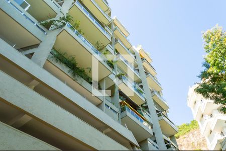 Apartamento à venda com 250m², 4 quartos e 2 vagas Apartamento à venda com 250m², 4 quartos e 2 vagasFachada