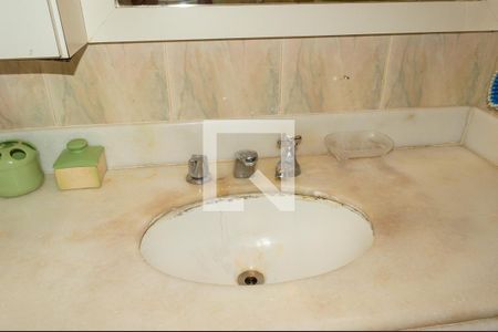 Apartamento à venda com 250m², 4 quartos e 2 vagas Apartamento à venda com 250m², 4 quartos e 2 vagasBanheiro Social detalhe