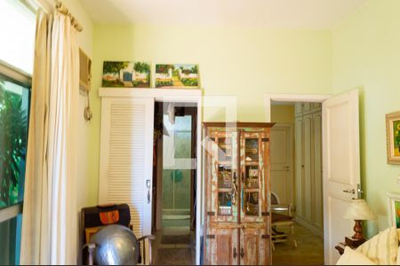 Apartamento à venda com 250m², 4 quartos e 2 vagas Apartamento à venda com 250m², 4 quartos e 2 vagasQuarto 1 suite