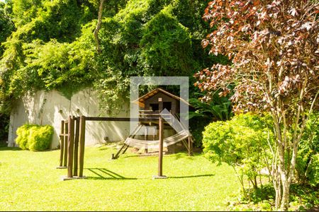 Apartamento à venda com 250m², 4 quartos e 2 vagas Apartamento à venda com 250m², 4 quartos e 2 vagasÁrea Comum - Playground