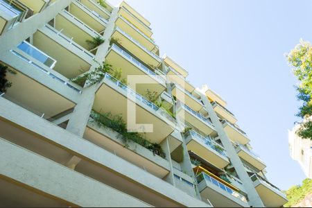 Apartamento à venda com 250m², 4 quartos e 2 vagas Apartamento à venda com 250m², 4 quartos e 2 vagasFachada