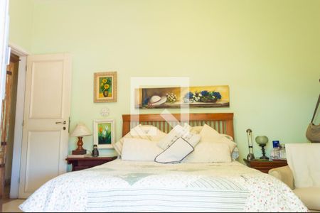 Apartamento à venda com 250m², 4 quartos e 2 vagas Apartamento à venda com 250m², 4 quartos e 2 vagasQuarto 1 suite