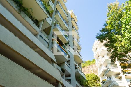 Apartamento à venda com 250m², 4 quartos e 2 vagas Apartamento à venda com 250m², 4 quartos e 2 vagasFachada